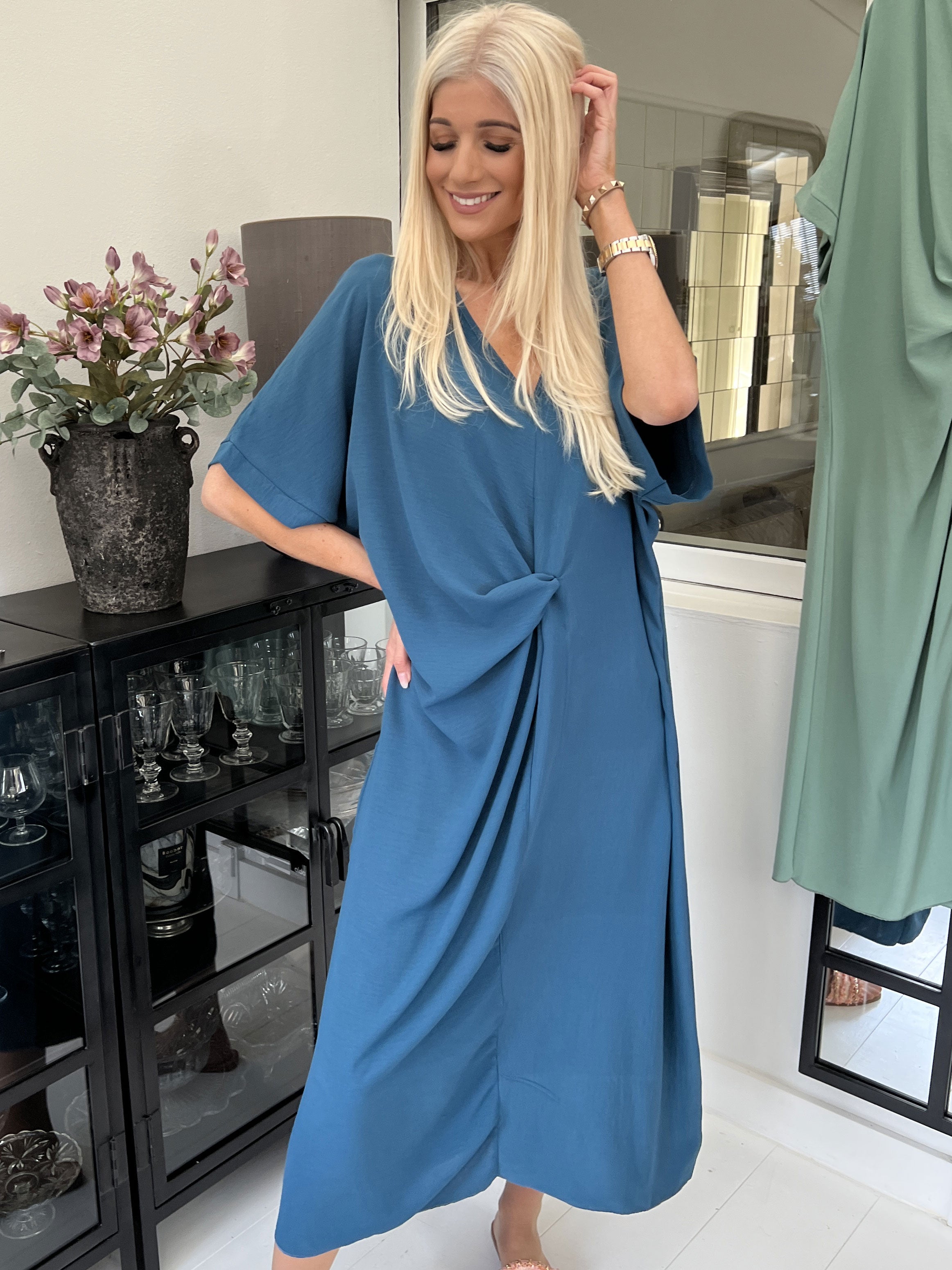 Zora - Kjole med knude foran